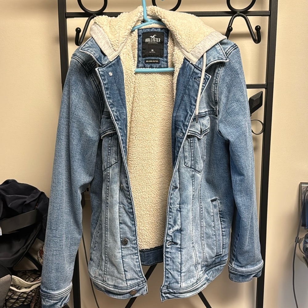 Men’s Sherpa lined jean jacket from Hollister
